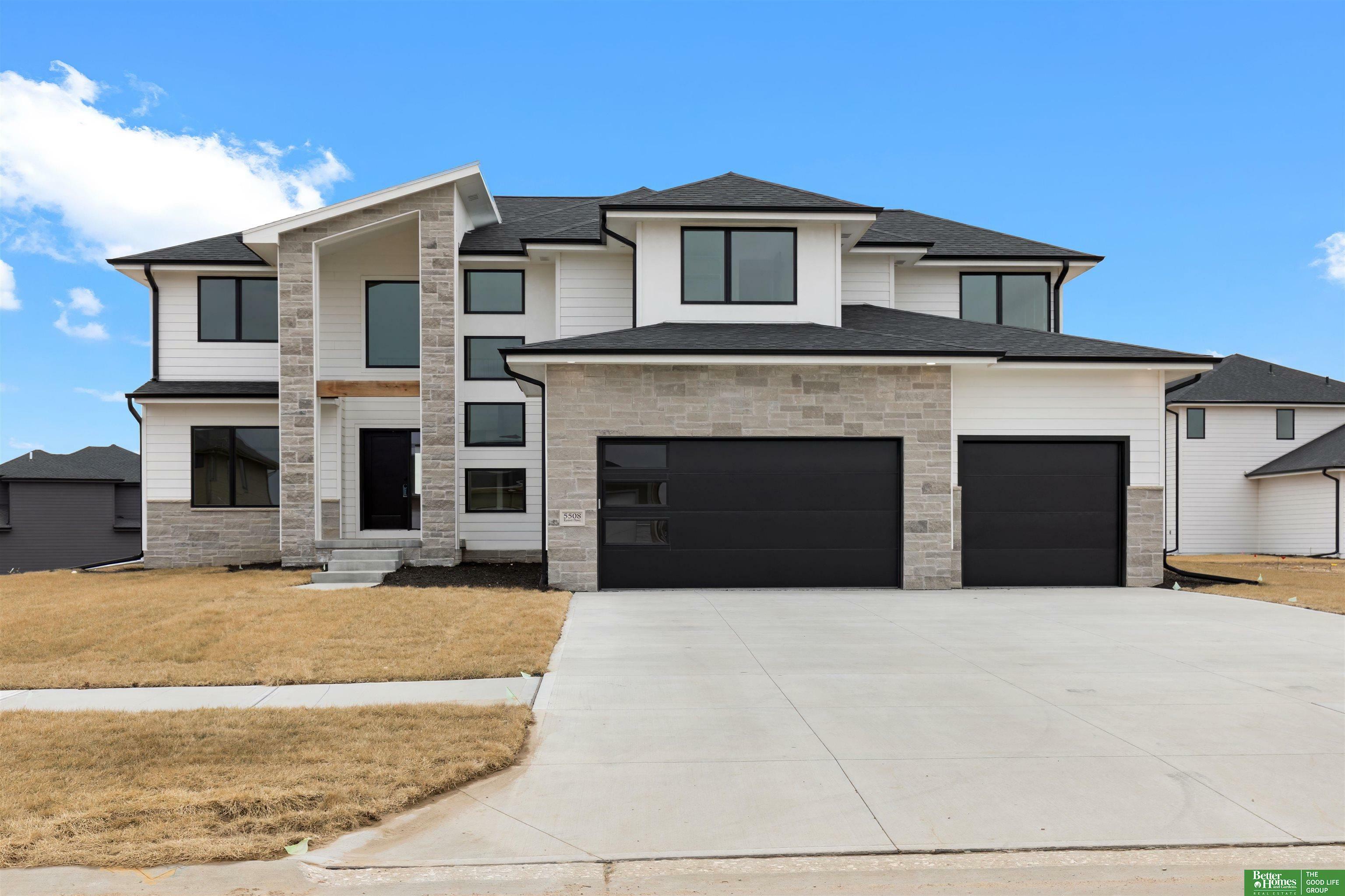 Property Photo: 5508 Kestrel Parkway NE 68022