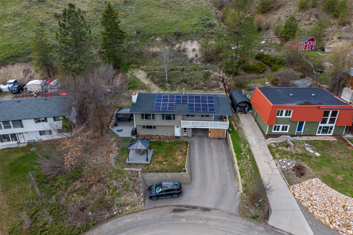 Property Photo: 4326 Karindale Road BC V2B 8N1