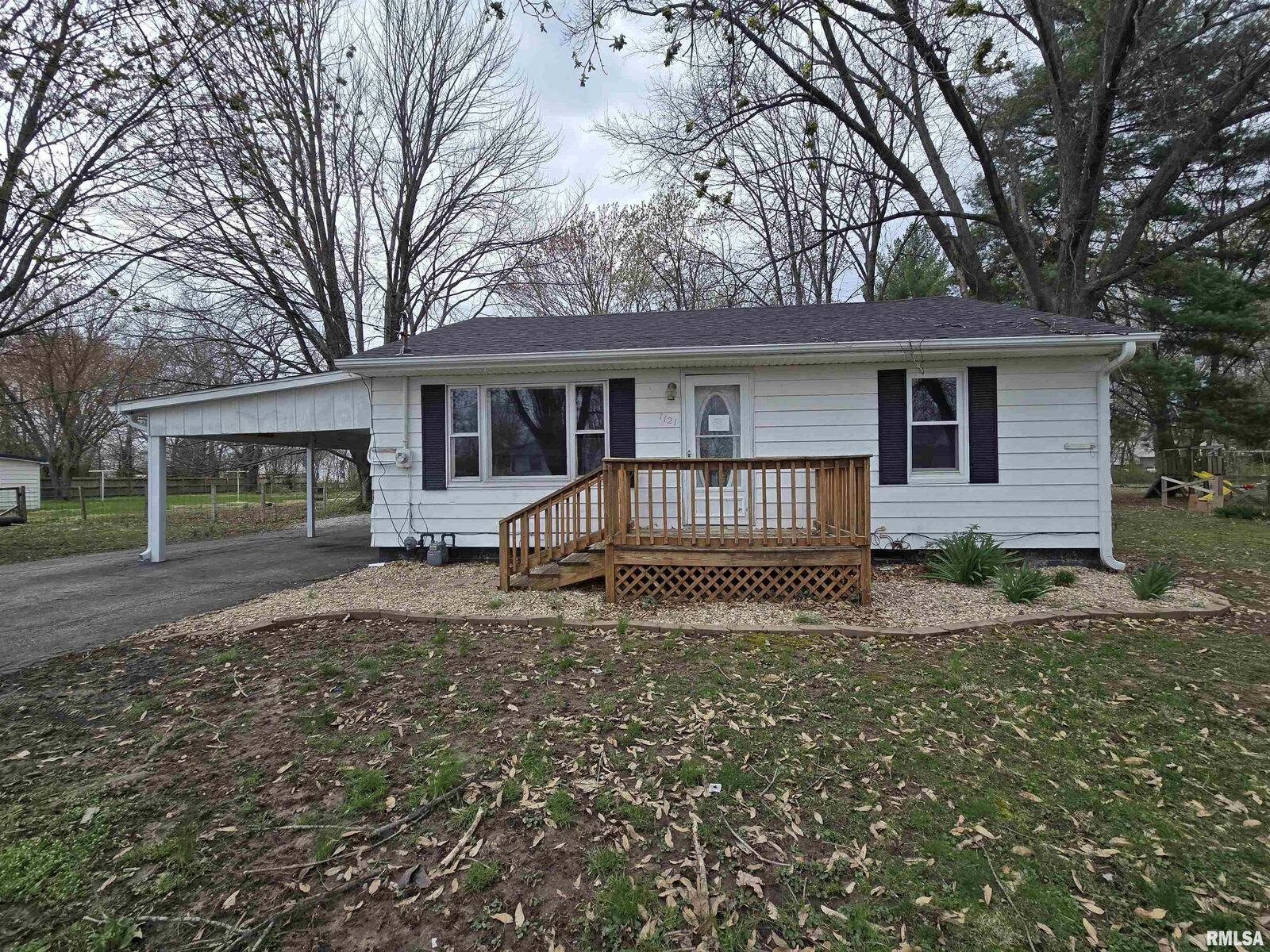 Property Photo:  1121 SW 6th Street  IL 62837 