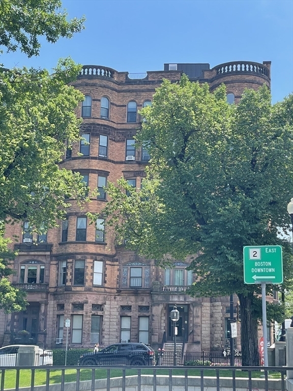 Property Photo: 362 Commonwealth Ave 2H MA 02115