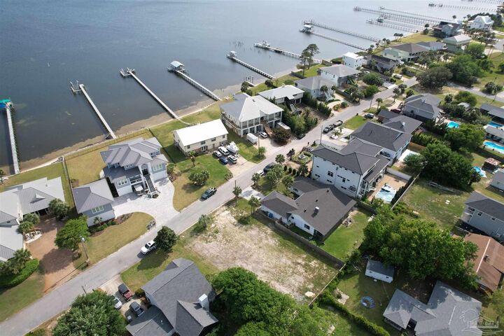 Property Photo:  3356 Edgewater Dr  FL 32563 