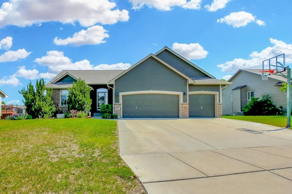 Property Photo: 617 W Fieldstone St KS 67002