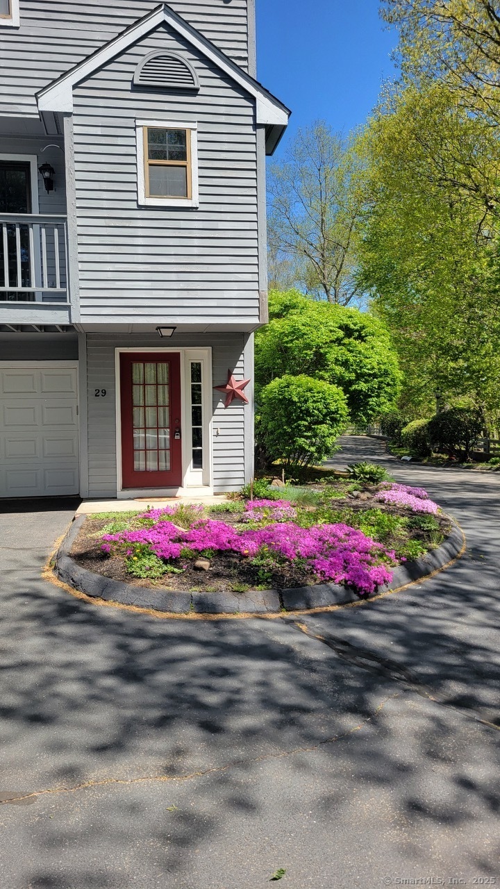 Property Photo: 29 Village View Terrace 29 CT 06451