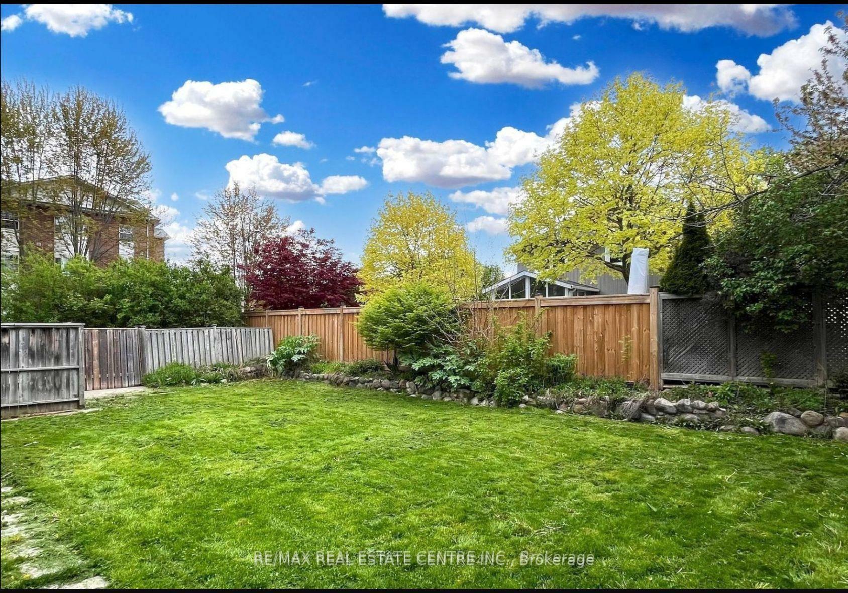 Property Photo: 25 Ivanic Court ON L1N 6E3
