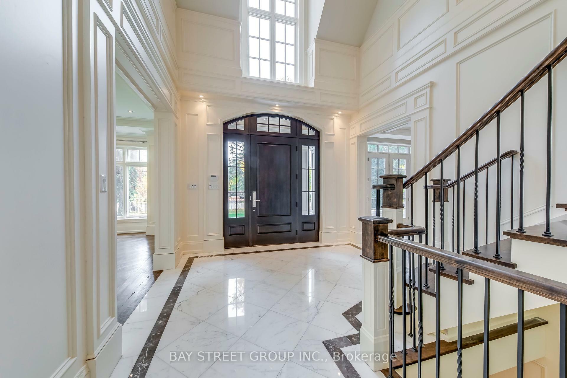 Property Photo: 1031 Lakeshore Road W ON L6L 1E7