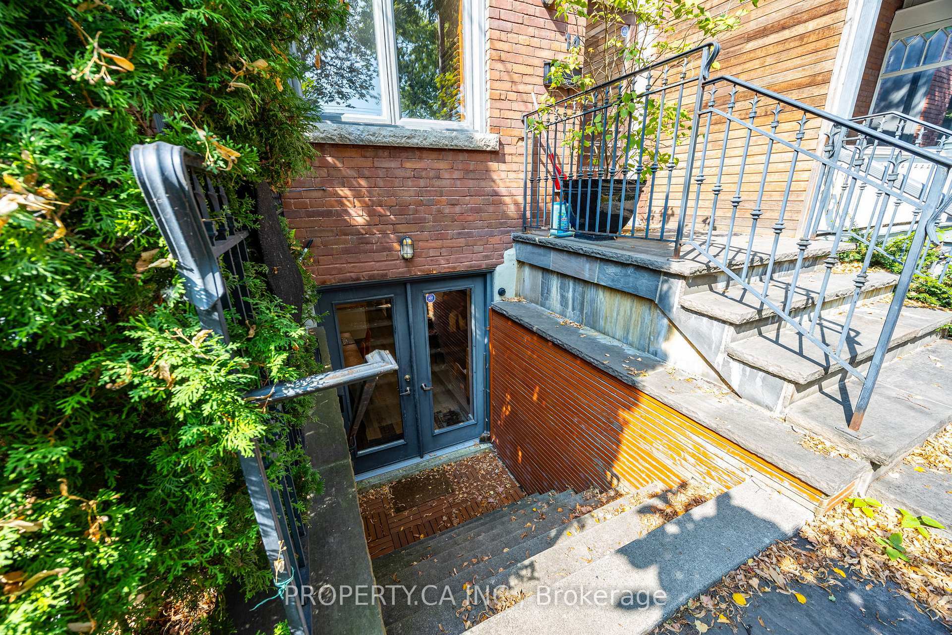 Property Photo:  14 Bellwoods Avenue  ON M6J 2P4 