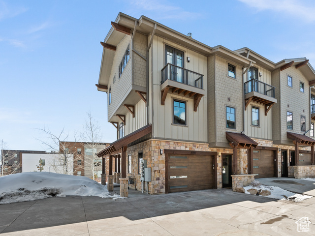 Property Photo: 3700 Blackstone Dr 9 UT 84098
