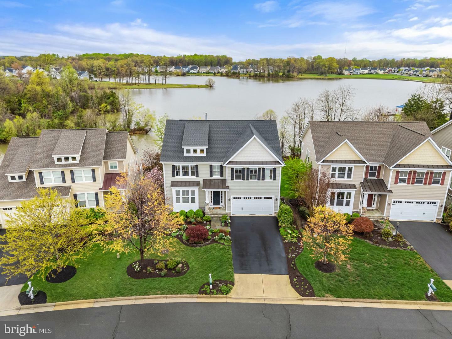 Property Photo: 7192 Heron Place VA 20187