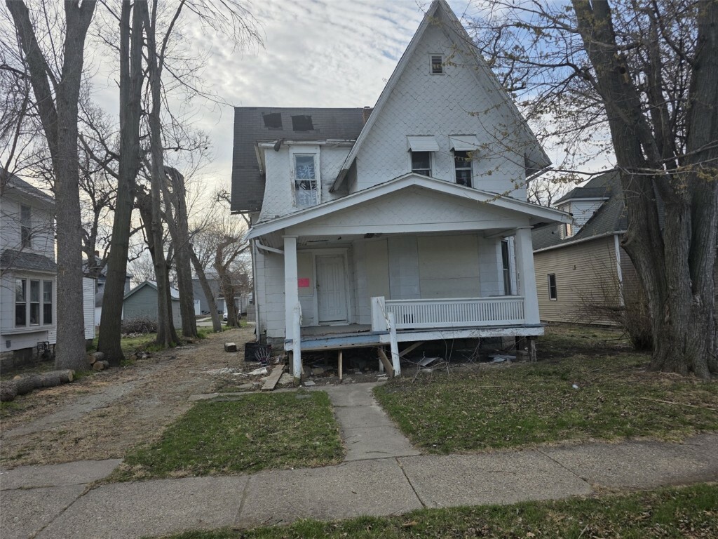 Property Photo: 1623 C Avenue NE IA 52402