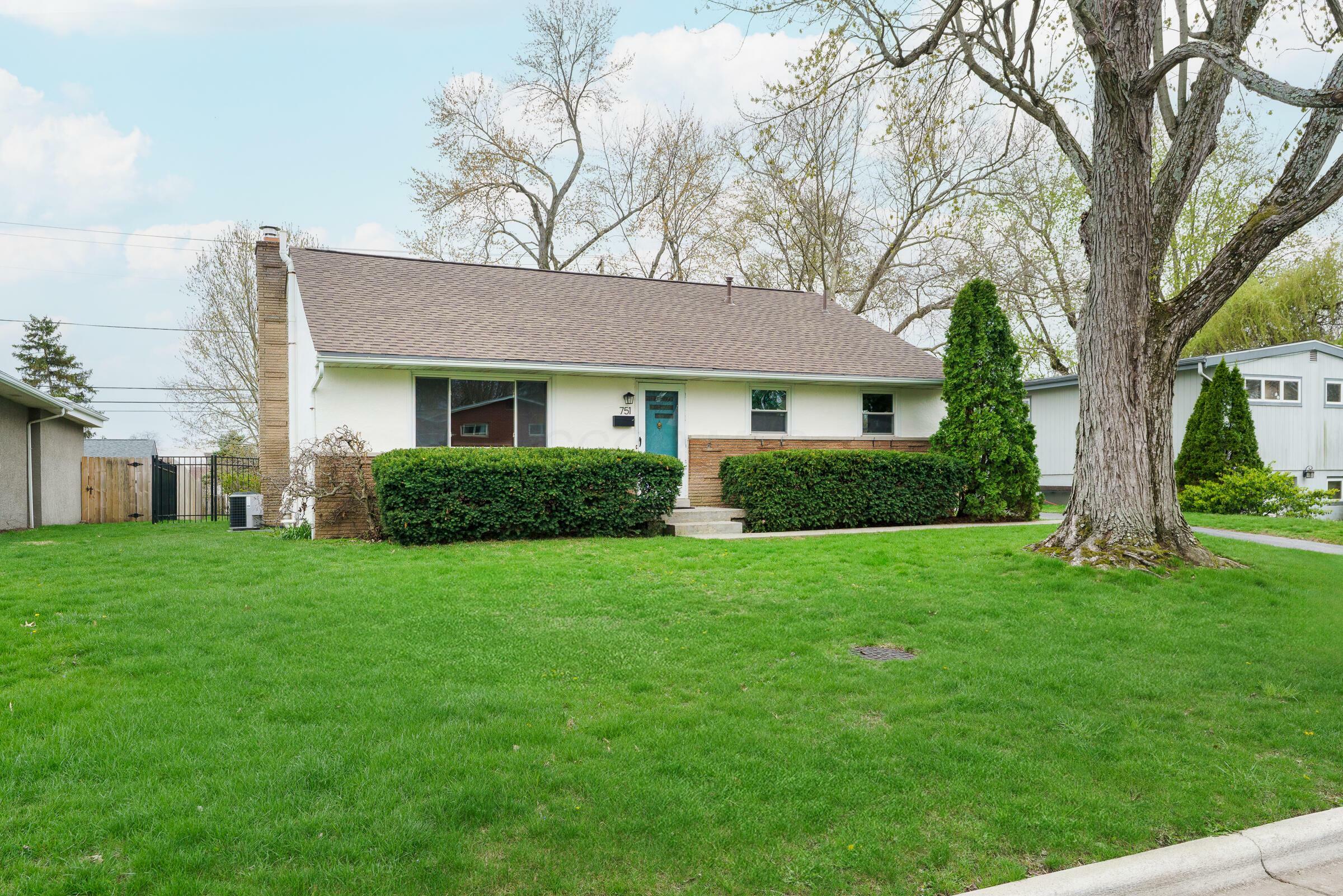 Property Photo: 751 Latham Court OH 43214
