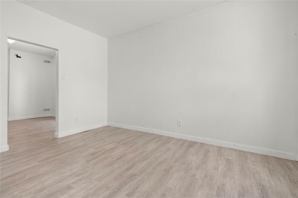 Property Photo:  932 Manitoba Avenue  MB R2X 0K1 