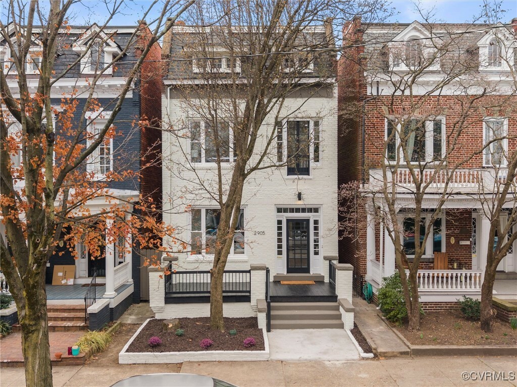 Property Photo: 2905 W Grace Street VA 23221