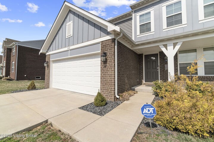Property Photo: 242 Magnolia Dr KY 40165