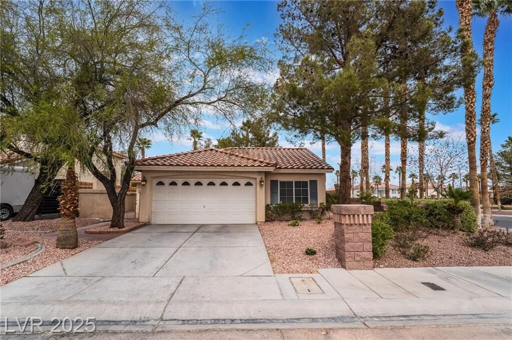 Property Photo: 6654 Coronado Crest Avenue NV 89139