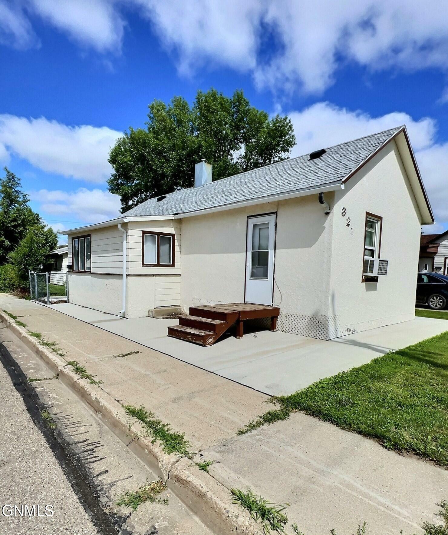 322 S 12th Street  Bismarck ND 58504 photo