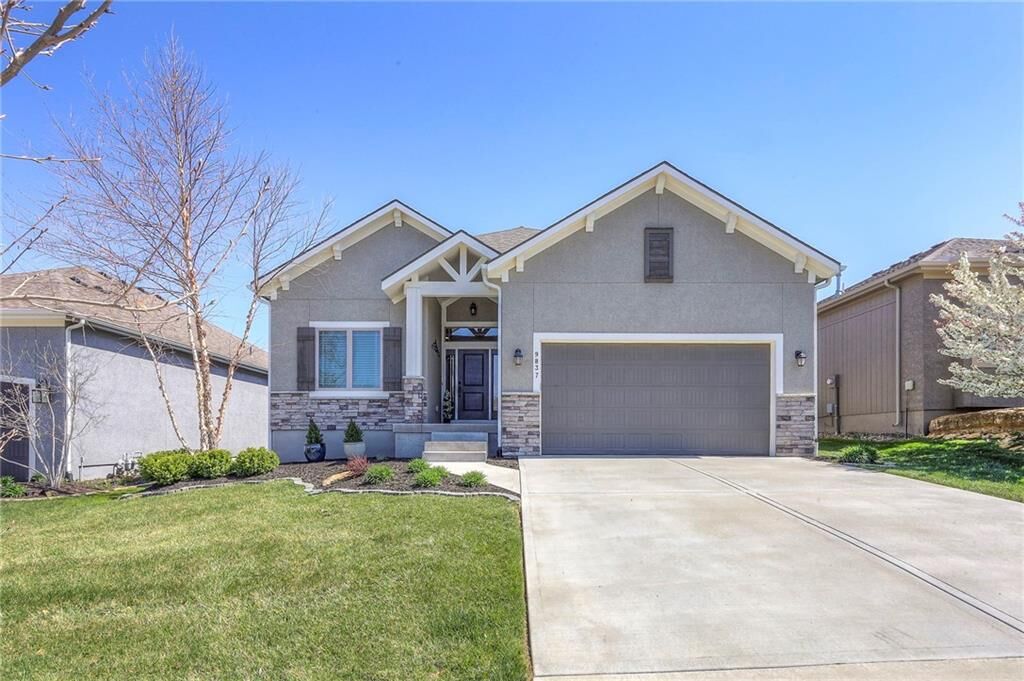 Property Photo: 9837 Hollis Lane KS 66227