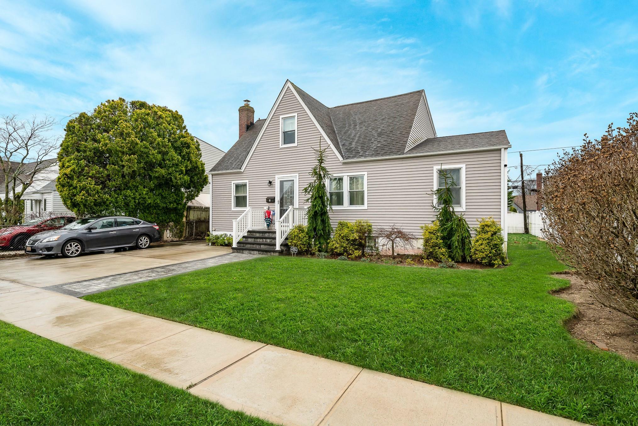 Property Photo:  11 Deauville Parkway  NY 11757 