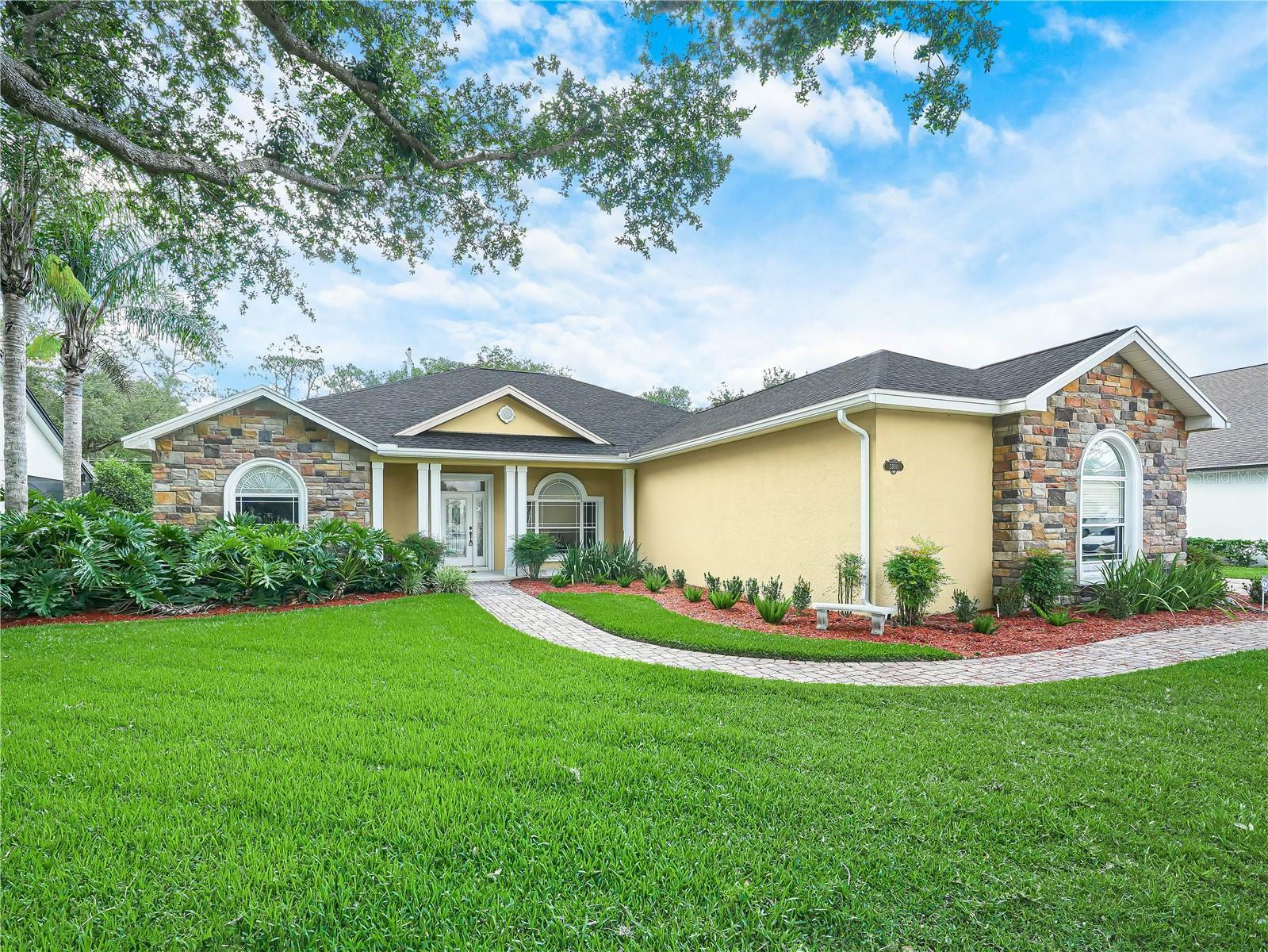 Property Photo: 3300 Hawks Ridge Drive FL 33810
