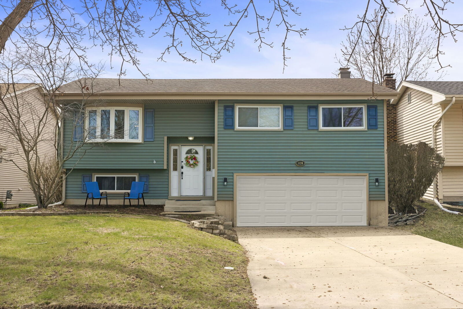Property Photo:  1120 E Lowden Avenue  IL 60189 