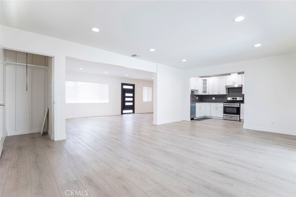 Property Photo: 14565 Runnymede Street CA 91405