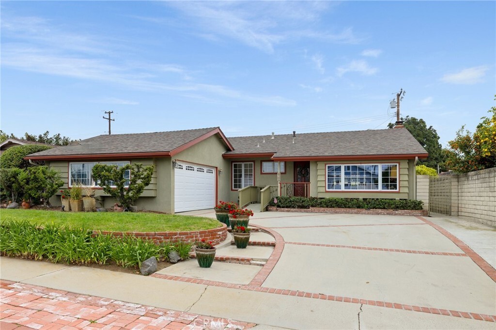 Property Photo: 810 Inola Court CA 90631