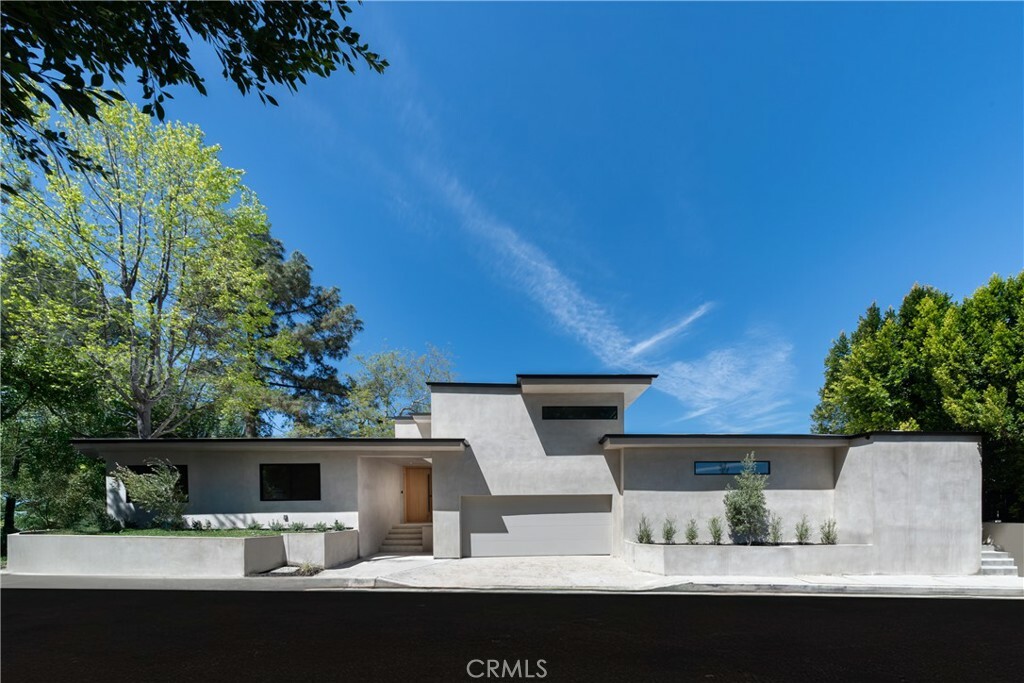 Property Photo: 3901 Cody Road CA 91403