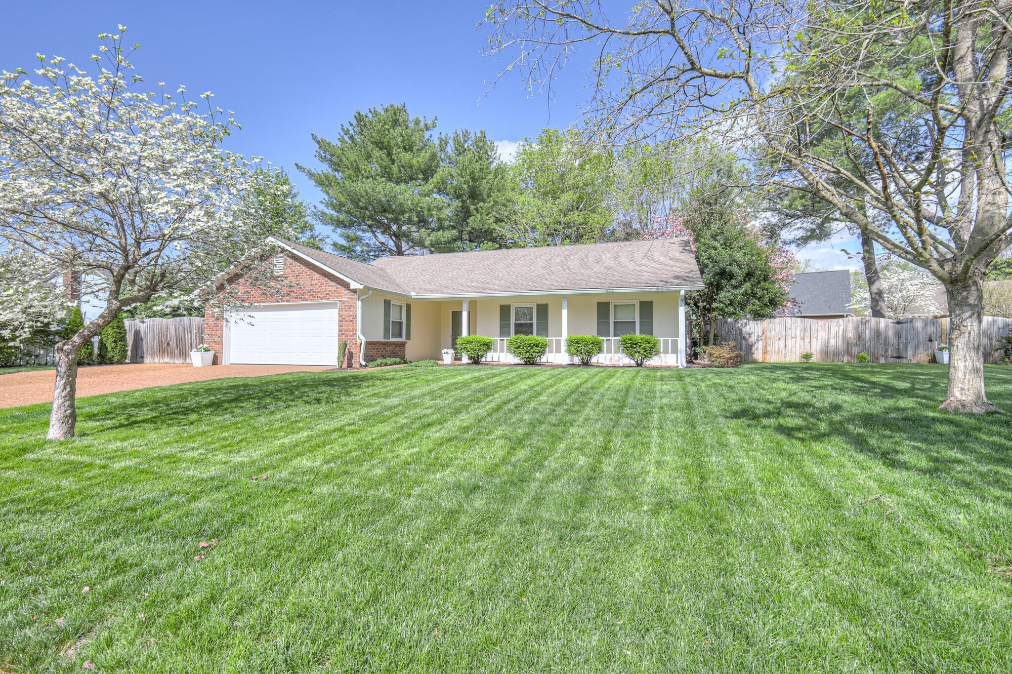Property Photo:  202 Crestlawn Pl  TN 37064 