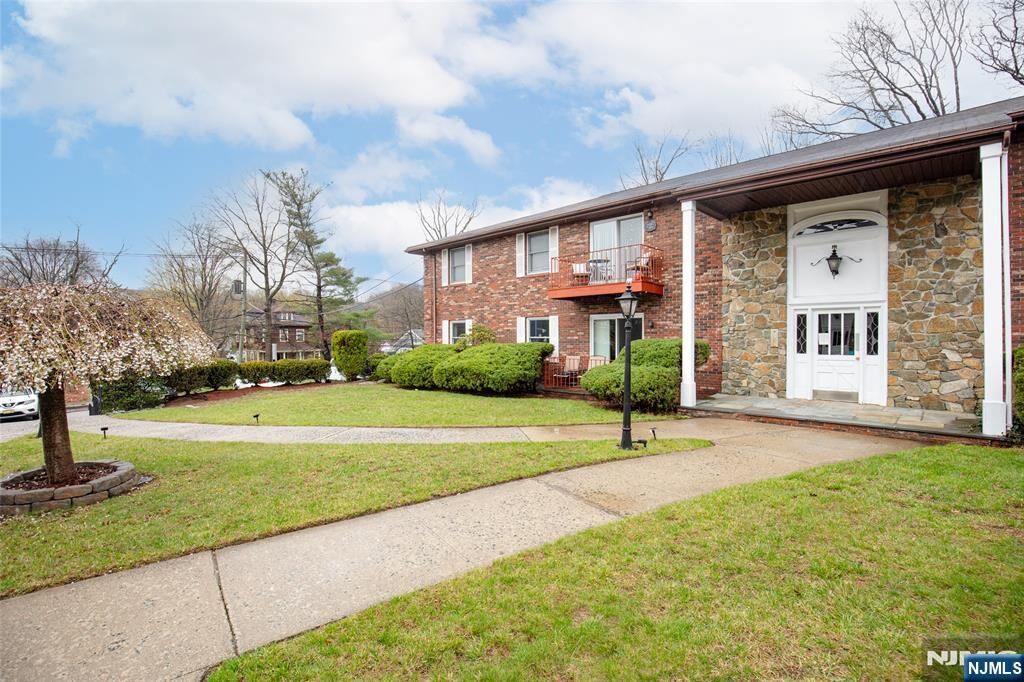 Property Photo:  315 Ringwood Avenue  NJ 07442 