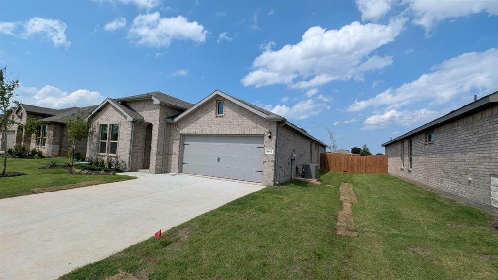 Property Photo: 1013 Traction Trail TX 76031
