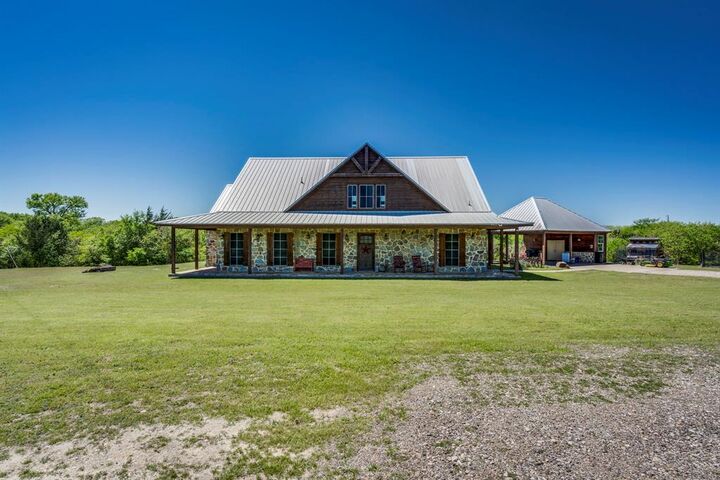 Property Photo: 1601 N Oak Branch Road TX 75167