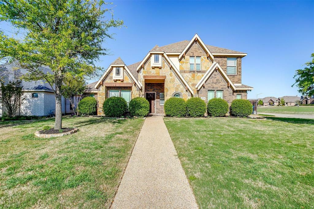 Property Photo: 5224 Smokey Ridge TX 76123