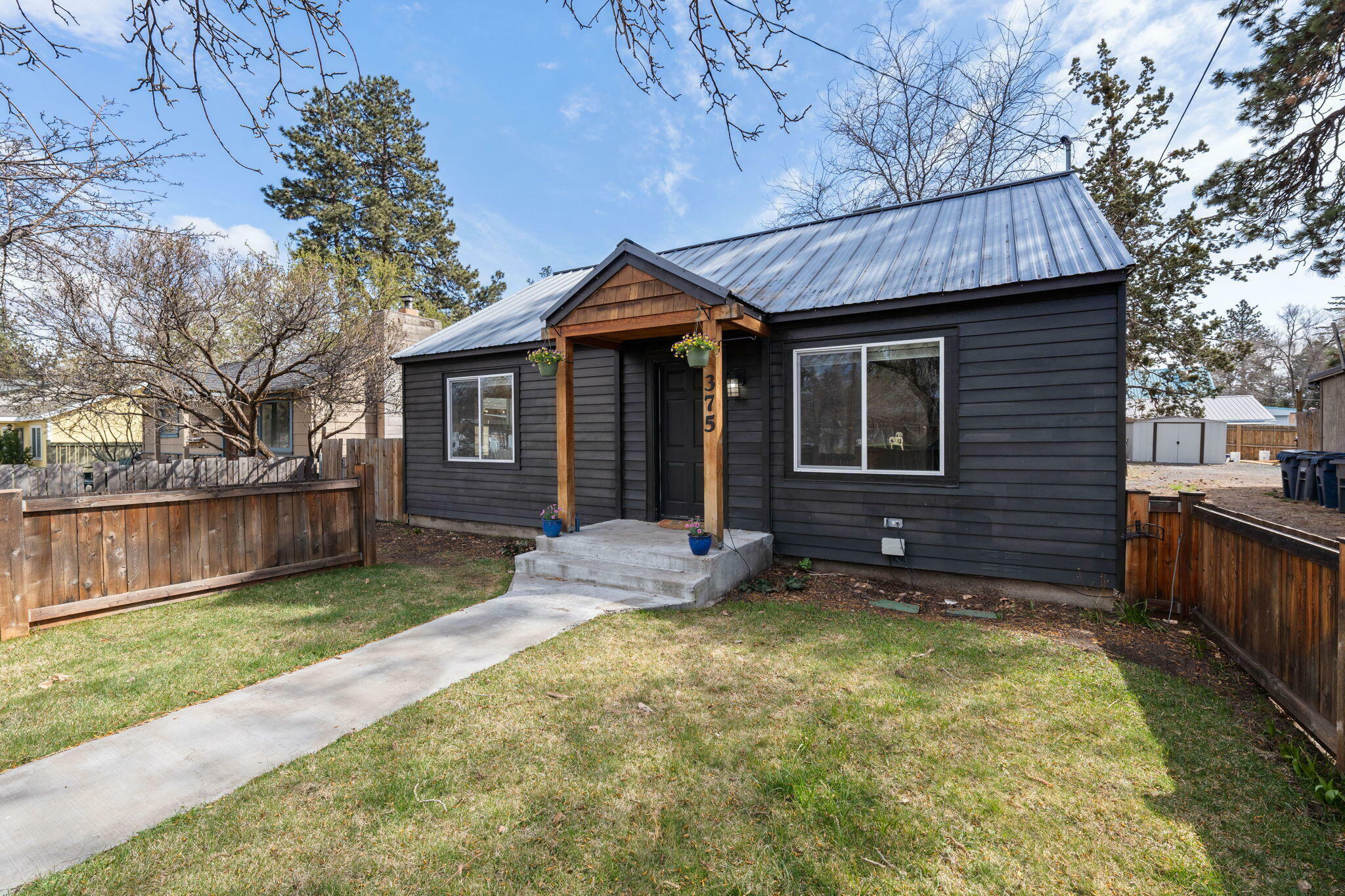 Property Photo: 375 SE Miller Avenue OR 97702