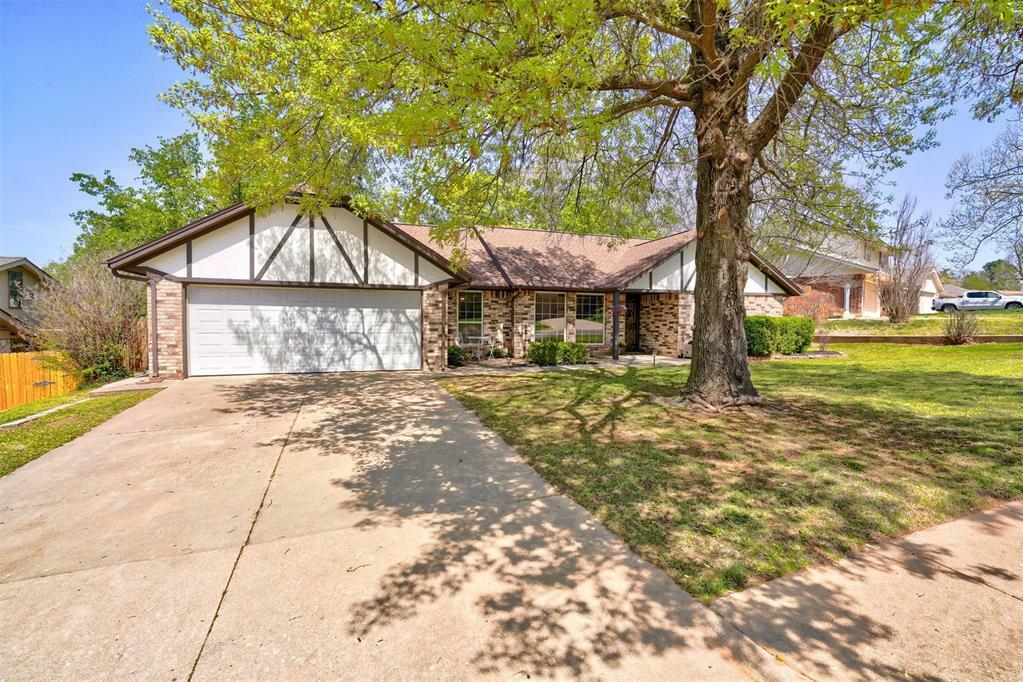 Property Photo: 1205 Woodview Lane OK 73013
