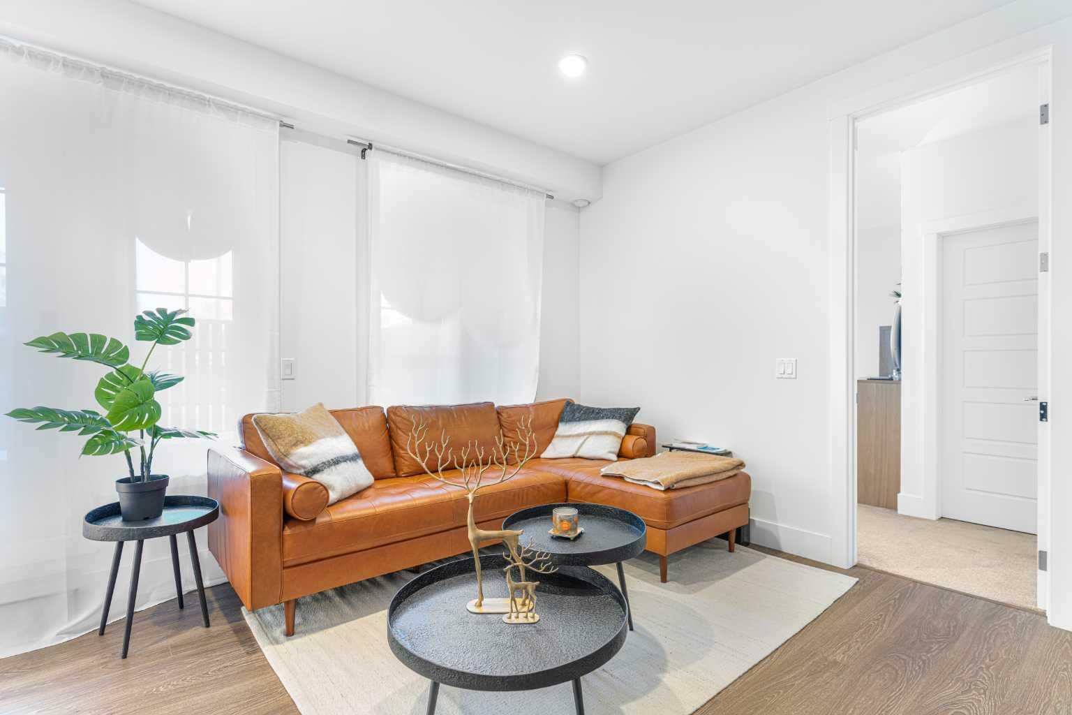 Property Photo: 3320 3 Avenue NW 106 AB T2N 0L9