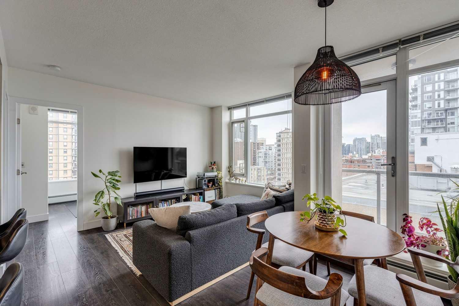 Property Photo: 1500 7 Street SW 808 AB T2R 1A7
