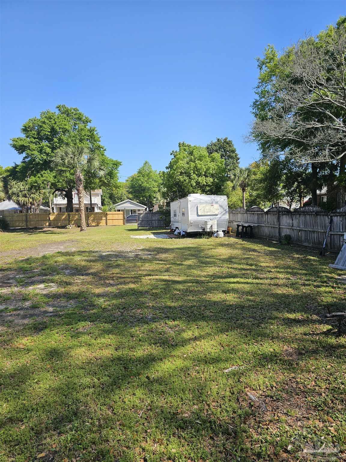 Property Photo: 513 W Strong St FL 32501