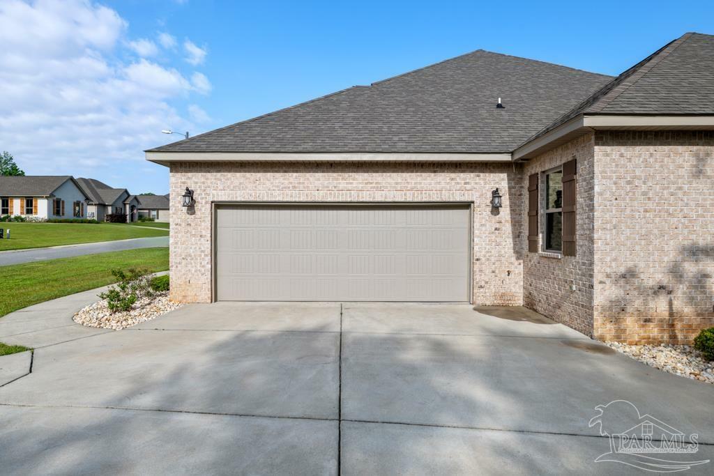 Property Photo: 2480 Carthage Ct FL 32533