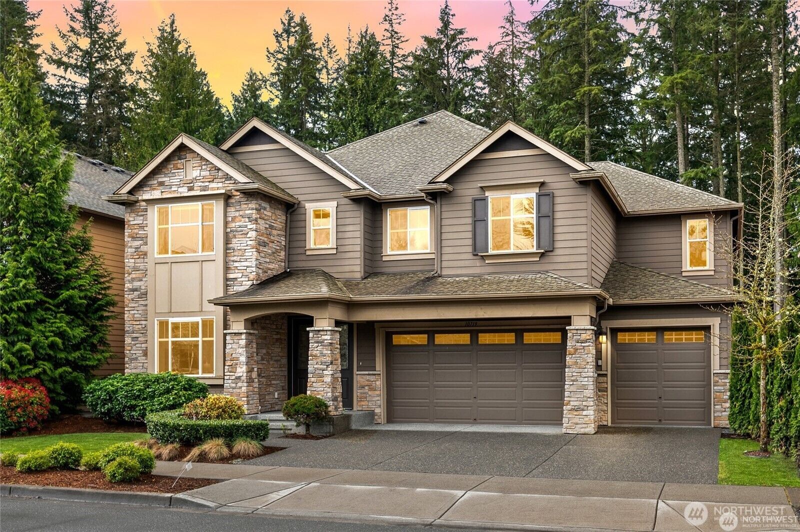 Property Photo:  10719  Elliston Way NE  WA 98053 