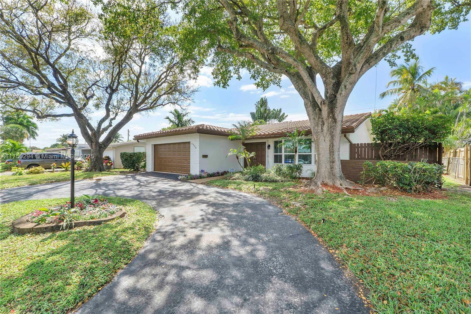 Property Photo: 5300 Adams St FL 33021