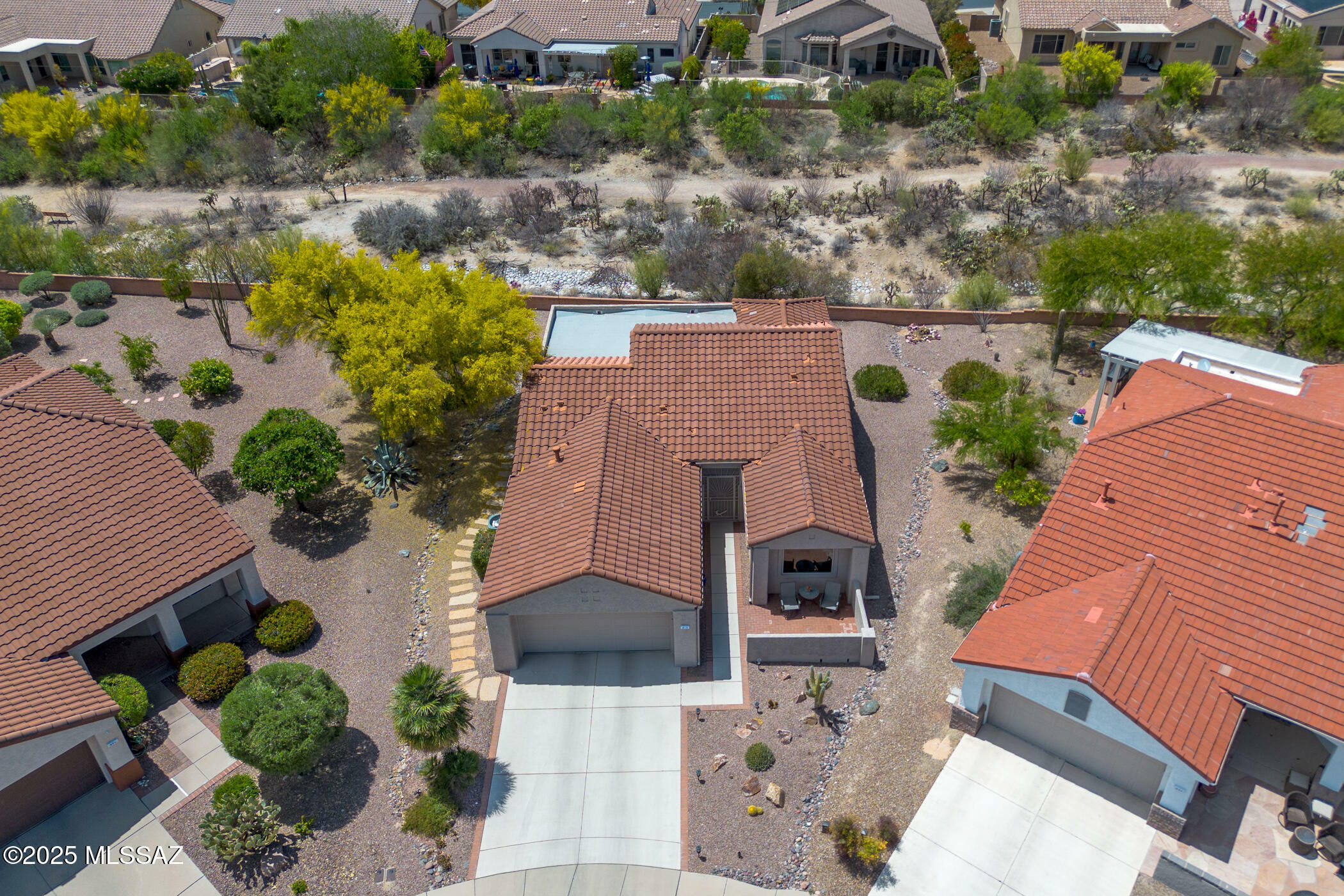 Property Photo: 879 E Willow Bend Place AZ 85755