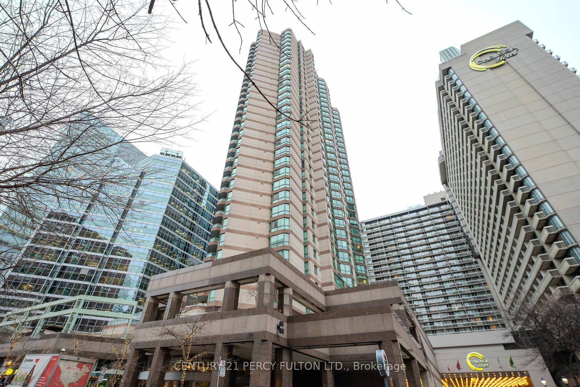Property Photo:  38 Elm Street 2710  ON M5G 2K5 