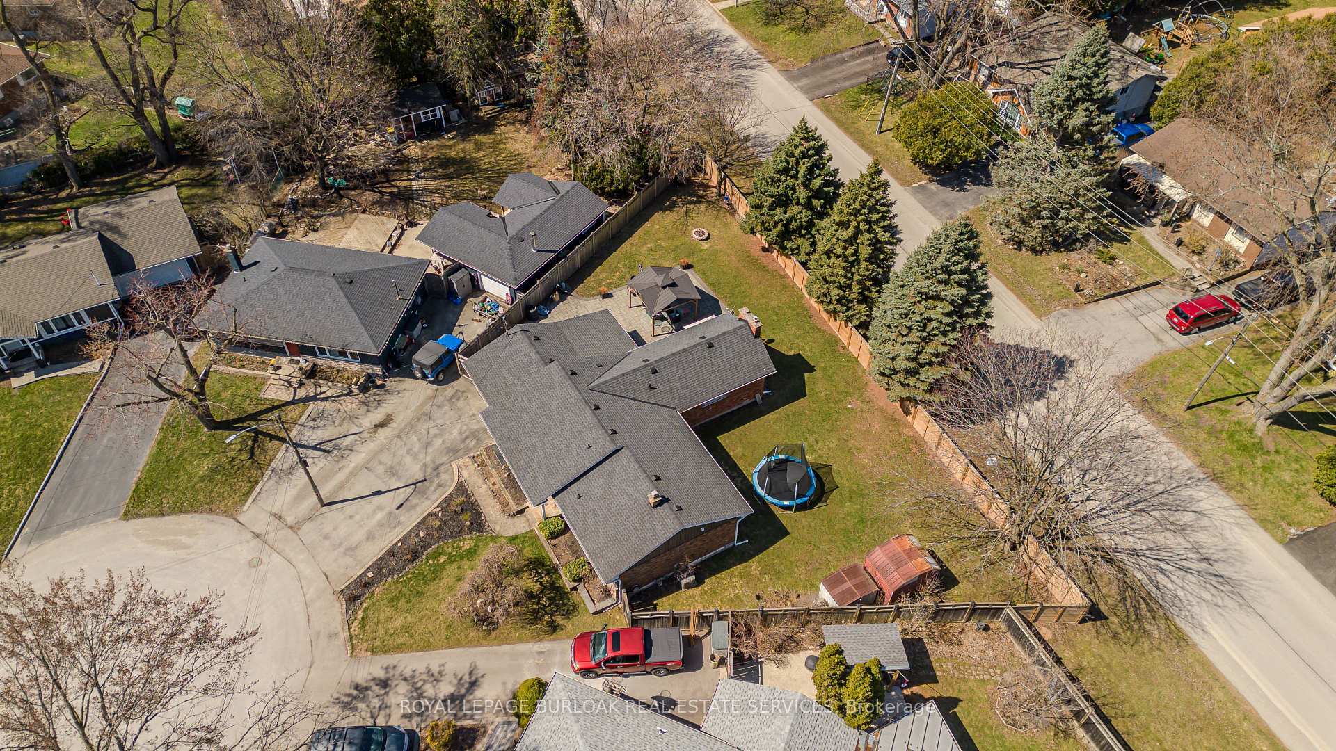 Property Photo: 1100 Dovercourt Avenue ON L7T 3C5