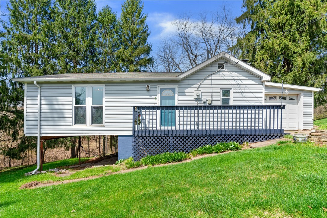 Property Photo: 1185 Eisenhower Dr PA 15076