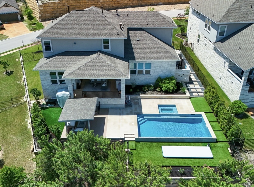 Property Photo: 304 Ashburn Cove TX 78738