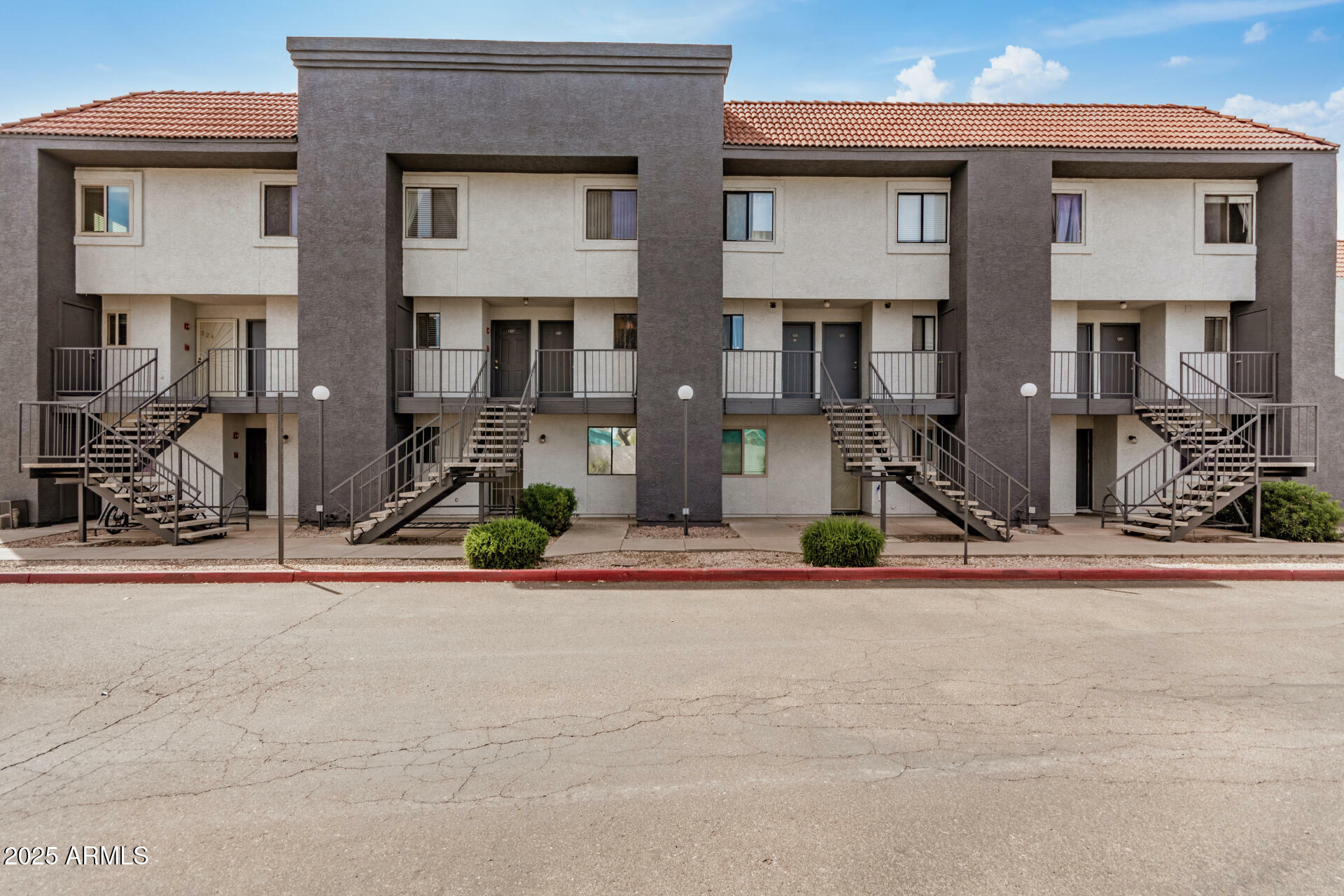 Property Photo: 1215 E Lemon Street 222 AZ 85281