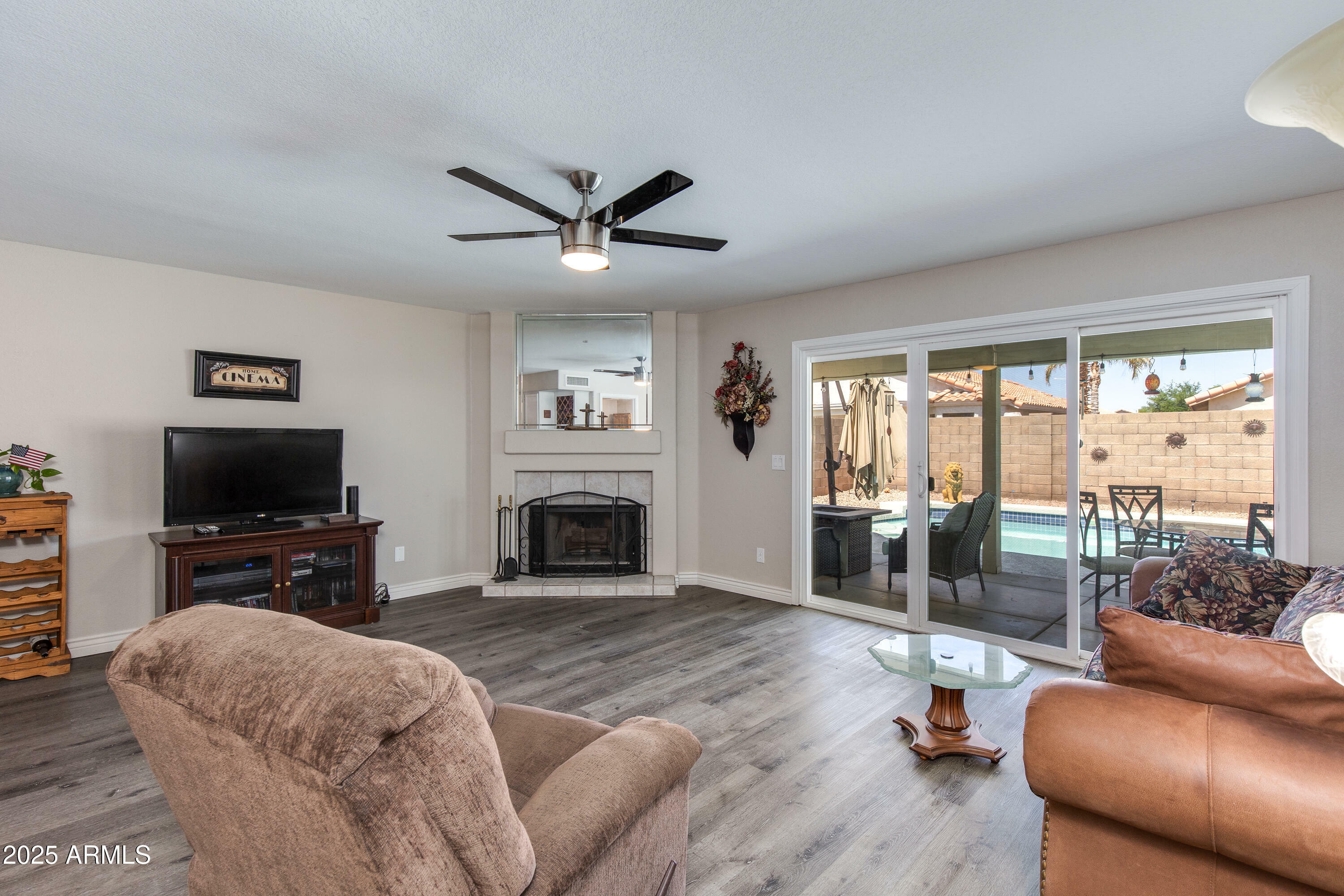 Property Photo: 9826 W Runion Drive AZ 85382