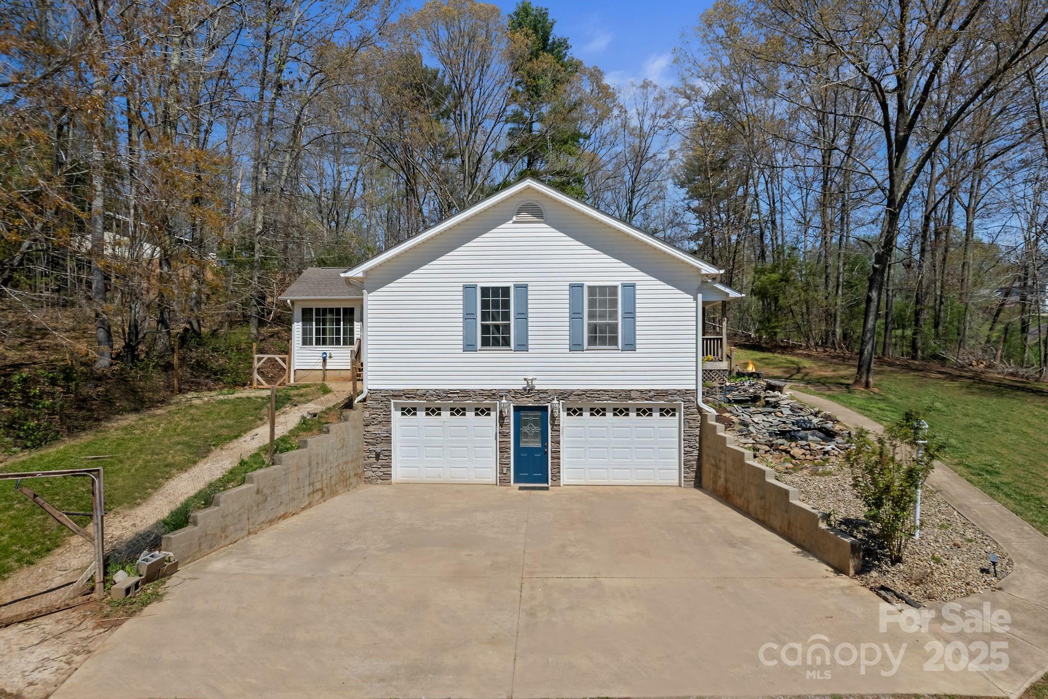 Property Photo: 71 Gosnell Road NC 28804