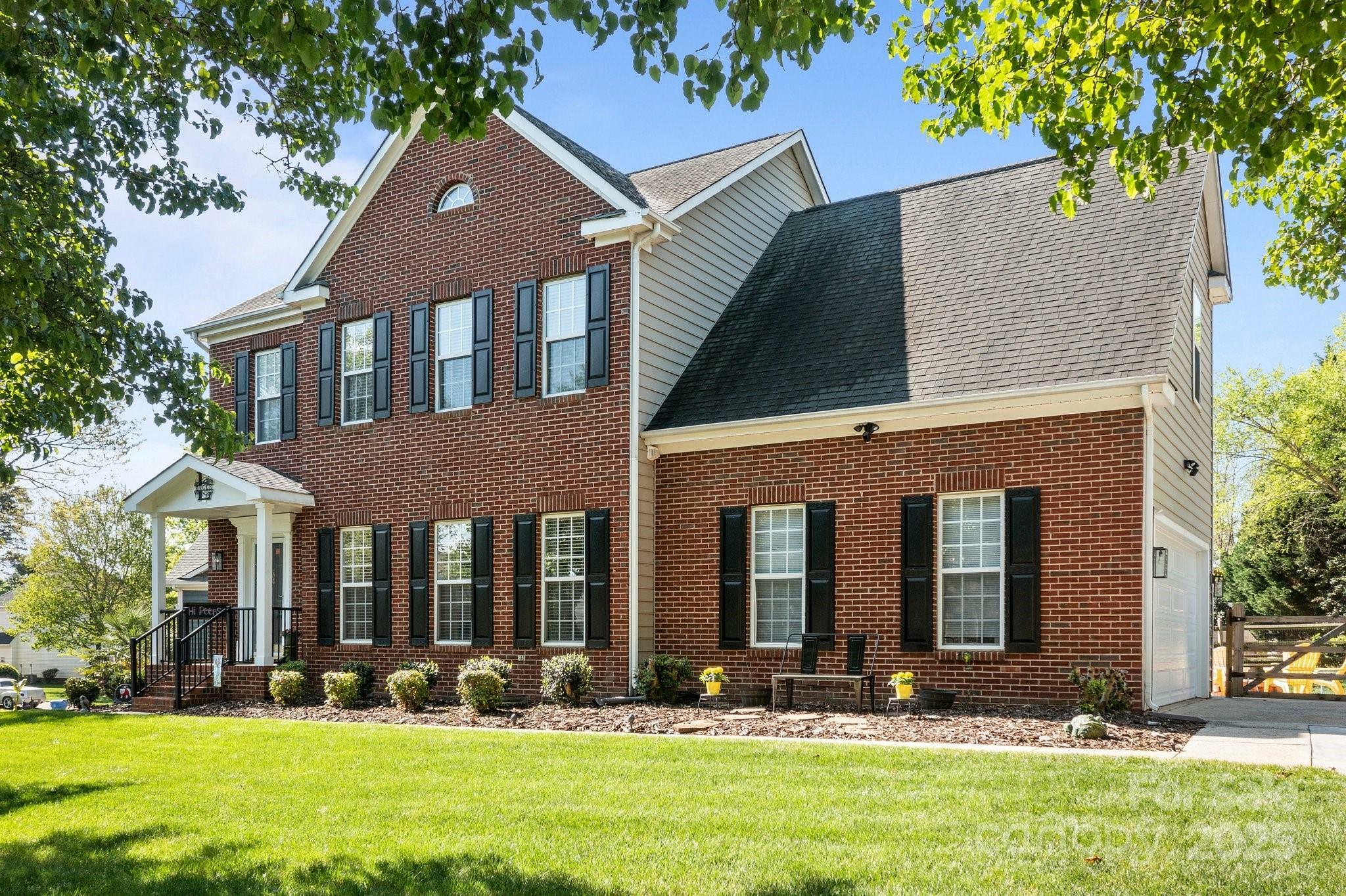 Property Photo: 150 Harbor Cove Lane NC 28117