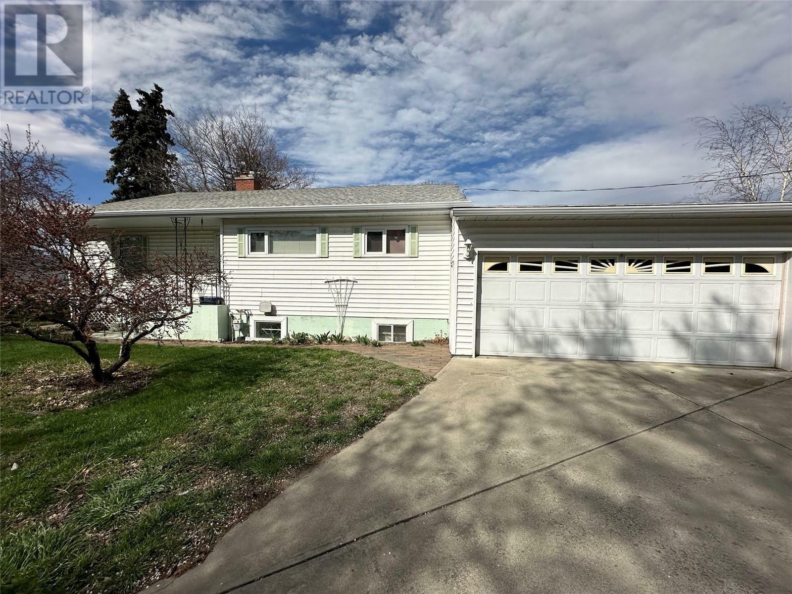 1455 Pine Crescent  Kamloops BC V2C 2Z4 photo