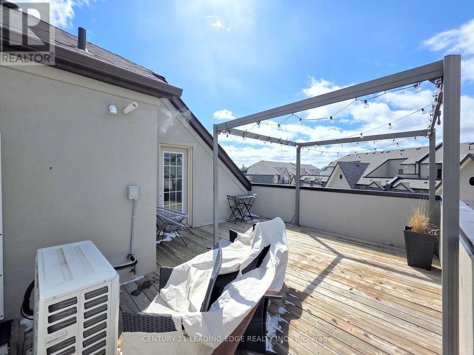 Property Photo: 8 Eaton Park Lane 20 ON M1W 0A5